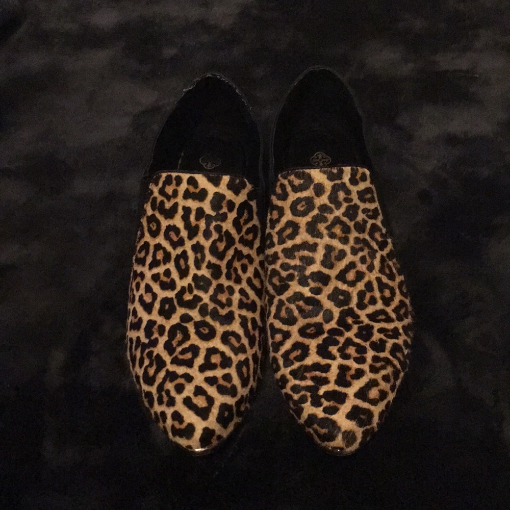 Faux fur leopard print shoe